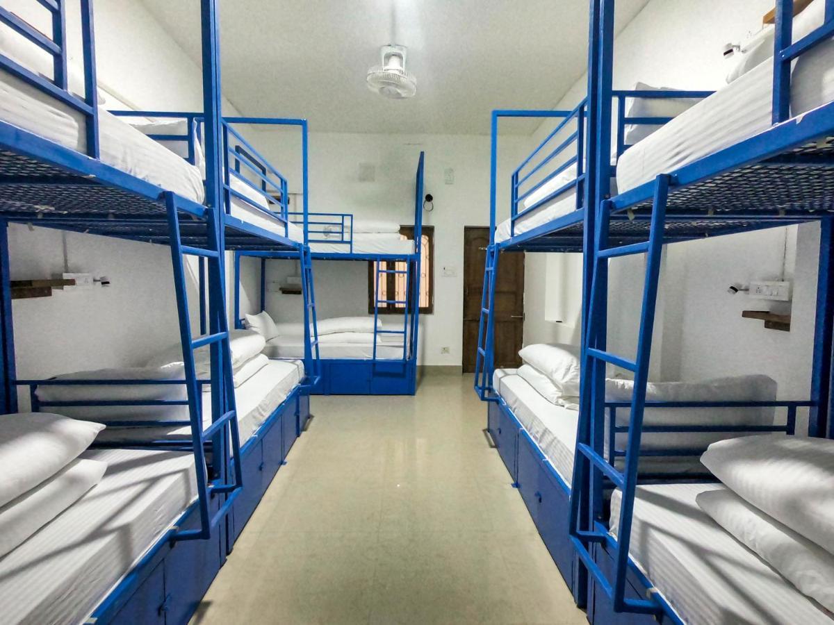 Hostel Live Free *